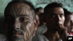 Pandilleros salvadoreños en el centro penal de Quezaltepeque, una de las cárceles donde se gestó la tregua entre pandillas.