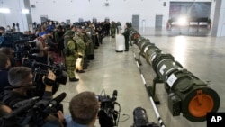 俄罗斯当局向外国记者和武官展示其 9M729陆基巡航导弹（ 2019年1月23日美联社）