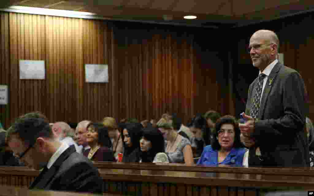 Arnold Pistorius (right), Oscar's uncle, looks toward his nephew in court as the sentencing process begins a second day, Pretoria, South Africa, Oct. 14, 2014.