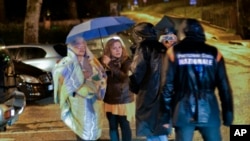 Residents of Ussita in central Italy, prepare to spend the night in tents under pouring rain, Oct 27, 2016.
