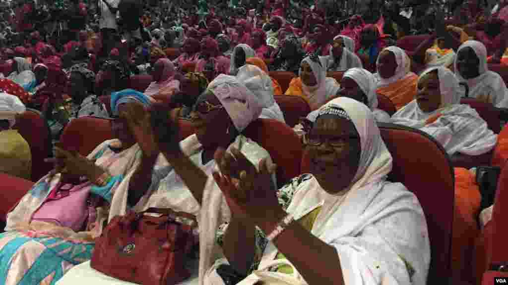 Plus d’un millier de femmes des partis soutenant Mahamadou Issoufou se sont réunies, vendredi 18 mars au Palais de Congres de Niamey pour un meeting de campagne, Niamey 18 mars, 2016, Photo Bagassi Koura.