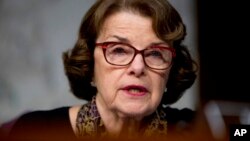 La senadora demócrata por California Diane Feinstein dice que se está construyendo un caso de obstrucción de justicia contra el presidente Donald Trump.