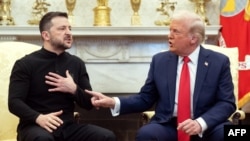 Presiden Amerika Serikat Donald Trump dan Presiden Ukraina Volodymyr Zelenskyy di Ruang Oval, Gedung Putih di Washington, D.C., 28 Februari 2025. 
