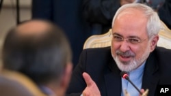 Iranian Foreign Minister Mohammad Javad Zarif, right, speaks to Russian Foreign Minister Sergei Lavrov in Moscow, Aug. 29, 2014. 