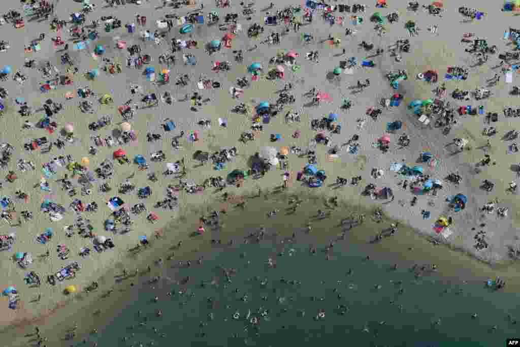 People cool off at a lake in Haltern am See, western Germany, as temperatures topped 38° C (100.4° F).