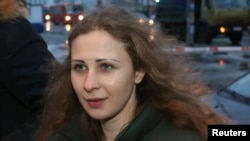 Maria Alyokhina, member of Russian punk band Pussy Riot, speaks to the media at a train station in Nizhny Novgorod, Dec. 23, 2013.