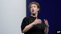 ARCHIVO - Mark Zuckerberg habla sobre los lentes Orion AR durante la conferencia Meta Connect el 25 de septiembre de 2024, en Menlo Park, California. 