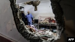 FILE - Kerusakan di sebuah ruangan rumah sakit Nasser di Khan Yunis, Jalur Gaza selatan, setelah pemboman Israel, 17 Desember 2023, di tengah pertempuran dengan kelompok militan Palestina Hamas.
