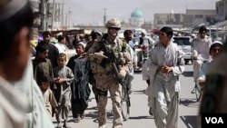 Pasukan NATO melakukan patroli di Afghanistan.