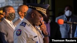 Mkuu wa idara ya Polisi ya Kitaifa Leon Charles. 