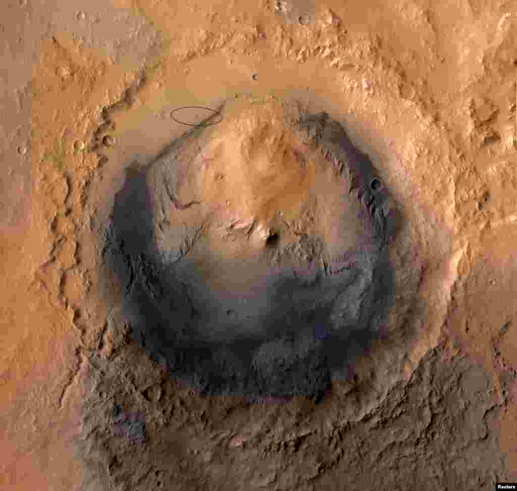 Area berbentuk elips, yang merupakan area dengan luas 20x7 kilometer persegi, adalah target pendaratan NASA bagi wahana Curiosity di kawah Gale, planet Mars.