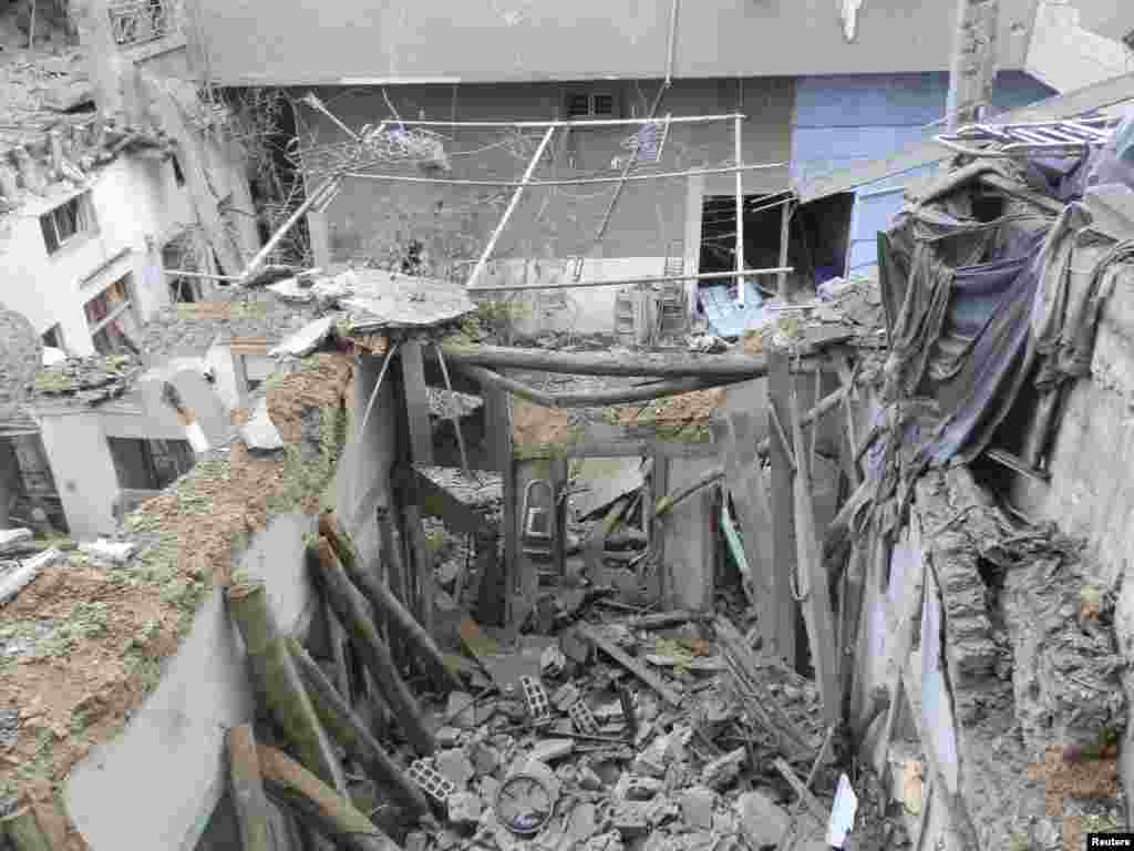 General view of damaged buildings after a Syrian Air Force fighter jet fired missiles at Daria near Damascus, Syria, November 23, 2012.