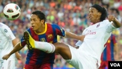 El Barcelona le ganó el duelo a su similar de Italia, el AC Milan, en penales, aunque fue Ronaldinho quien recibió todos los honores, en su regreso al Camp Nou.