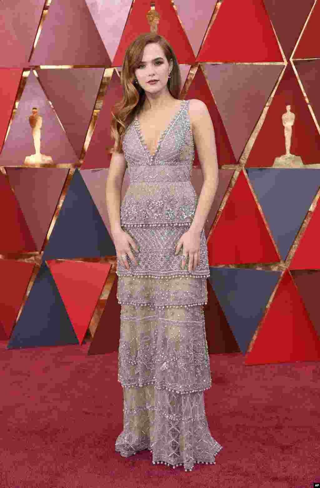 Zoey Deutch arrives at the Oscars on March 4, 2018, at the Dolby Theatre in Los Angeles.