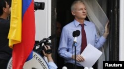 El fundador de WikiLeaks, Julian Assange, leyó un discurso este domingo 19 de agosto, cuando de cumplen dos meses de su residencia en la embajada de Ecuador en Londres.