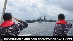 印尼軍方發布的俄羅斯一艘驅逐艦參加印尼、俄羅斯和東盟其他成員國海軍舉行聯合軍演的照片。 （2021年12月4日）