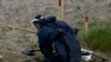 Los soldados rusos se van, atrás quedan las minas asesinas