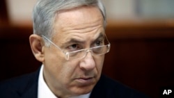 PM Benyamin Netanyahu dalam pertemuan mingguan dengan anggota kabinet Israel di Yerusalem, 4 Agustus 2013 (Foto: dok). 