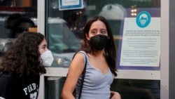 Gobiernos y empresas de Estados Unidos vuelven a exigir el uso de mascarillas