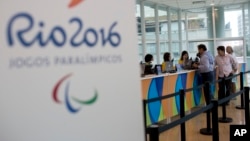 People buy Olympic tickets at a shopping mall in Rio de Janeiro, Brazil, June 20, 2016.
