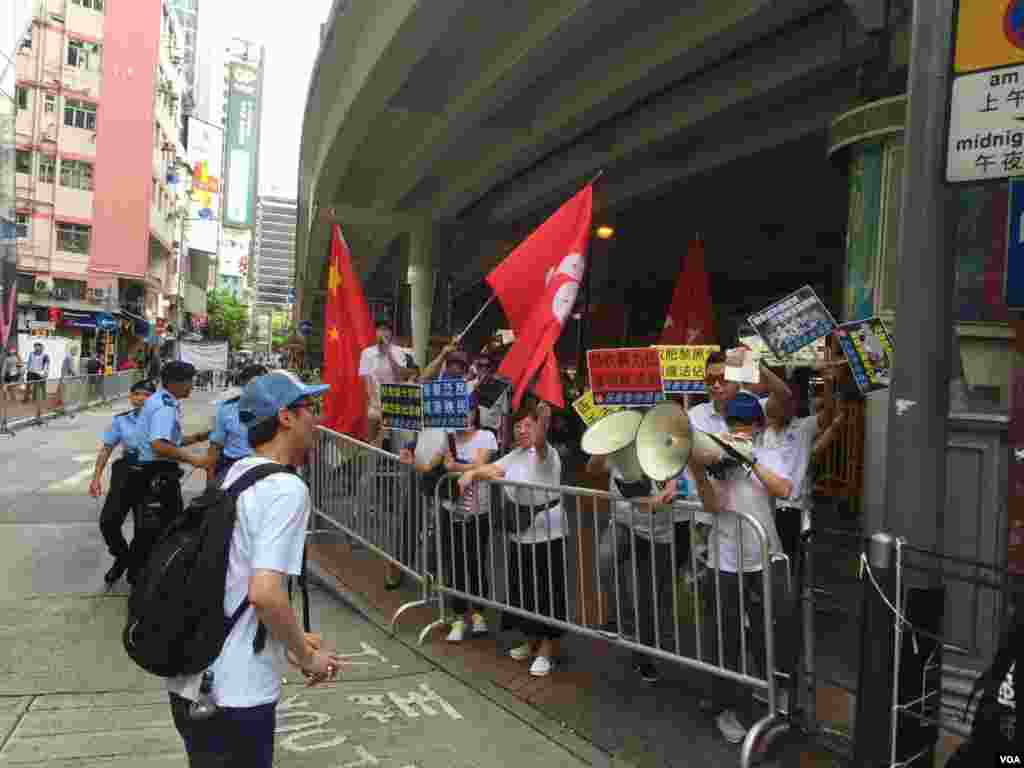 數萬港人參加七一大游行誓言守護香港(美國之音海彥拍攝)