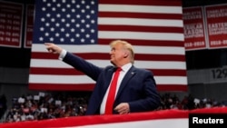 El presidente Trump, quien se prepara para lograr su reelección, está barajando medidas económicas para proteger su principal logro: la economía. 