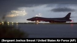 Los bombarderos B-1 ya no forman parte de la fuerza nuclear de Estados Unidos, pero son capaces de lanzar grandes cantidades de bombas convencionales.