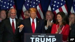 El precandidato republicano presidencial Donald Trump toma la palabra en una fiesta en el marco de las elecciones primarias del partido en Columbia, Carolina del Sur, el sábado 24 de febrero de 2024.