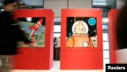  Visitors pass by drawings by Belgium illustrator Herge during a Tintin exhibition in Paris, Dec.19, 2006. The country enters the space race, as illustrated in the comic strip in the 1950s, with plans to form a space agency next year.