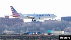 美国航空公司的一架波音737 Max 8飞机在纽约的一个机场降落。（2019年3月12日）