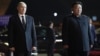 El presidente de Rusia, Vladimir Putin, y el líder de Corea del Norte, Kim Jong Un, en una ceremonia de despedida antes de la partida de Putin en aeropuerto de Pyongyang, Corea del Norte, el 19 de junio de 2024.