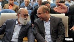 مهدی چمران، سمت چپ از متحدان سیاسی محمدباقر قالیباف است