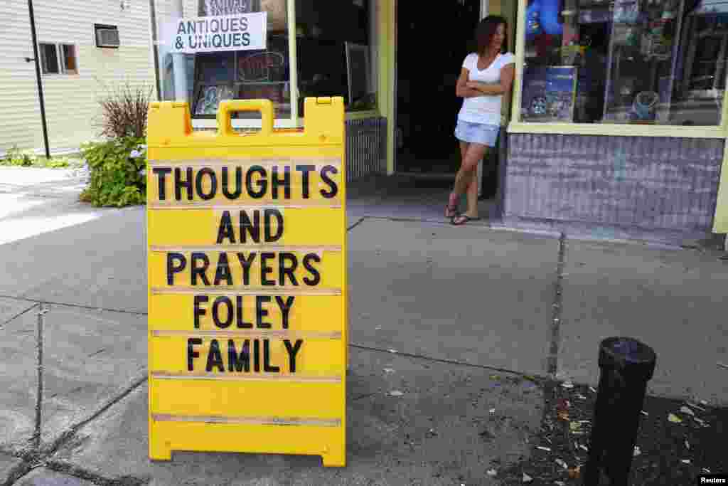 Sebuah tulisan di luar sebuah toko mengenang James Foley di kampung halamannya di Rochester, New Hampshire, 20 Agustus 2014.