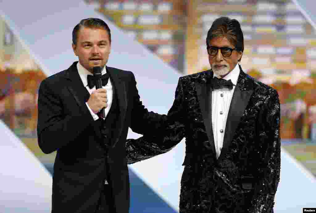 Aktor Leonardo DiCaprio (kiri) bersama bintang film India, Amitabh Bachchan, saat mempromosikan film mereka 'The Great Gatsby'.