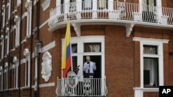El fundador de WikiLeaks, Julian Assange, está refugiado en la embajada ecuatoriana en Londres.