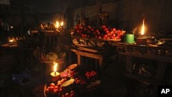 Vegetable sellers ply their wares by the light of locally-made lanterns in Lagos, Nigeria (file photo).