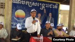 លោក​ សាន សឿង អាយុ​៥៩​ឆ្នាំ ជា​ប្រធានគណៈ​ប្រតិបត្តិ​របស់គណបក្សសង្រ្គោះជាតិ ប្រចាំ​ខេត្ត​កំពង់ចាម កាល​ពីកន្លង​ទៅ (Photo Courtesy)