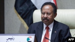 Le Premier ministre soudanais Abdalla Hamdok préside une session d'urgence du cabinet dans la capitale Khartoum, le 18 octobre 2021. 