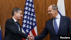 Umushikiranganji w'imigenderanire y'Amerika n'ayandi makungu, Antony Blinken na mugenzi we w'Uburusiya Sergei Lavrov