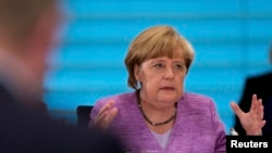 La canciller alemana Angela Merkel sostuvo una conversación telefonica con el presidente Obama sobre la controversia de espionaje.