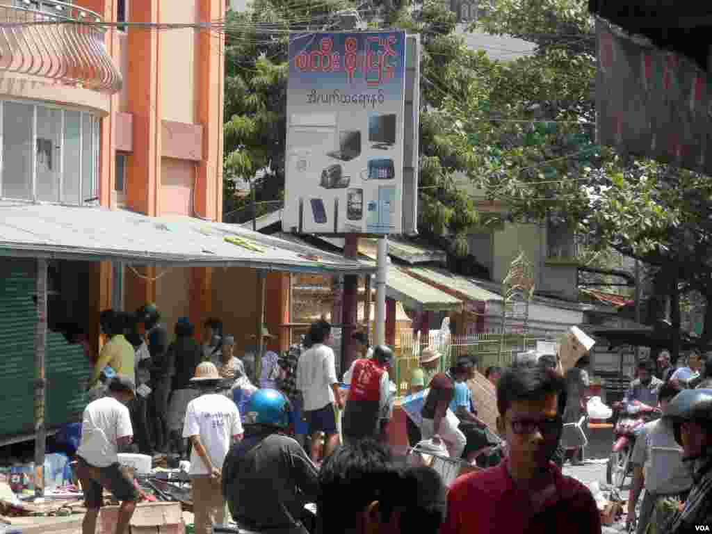 A crowd in Meikhitla, Burma is looting merchandise from a shop, March 22, 2013. The shop owner is pleading for the crowd to not set fire to his store, telling them instead to take whatever they want. 