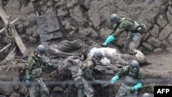 일본 시즈오카현 아타미시 산사태 지역에 10일 자위대가 투입돼 구조 작업을 벌이고 있다. 