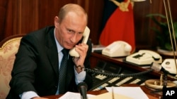 លោក​ Putin និយាយ​តាម​ទូរស័ព្ទ​ជាមួយ​លោក​ អូបាម៉ា។