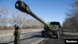 乌克兰反政府武装称正后撤重型武器