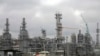 Chercher l'or dans l'espoir de sortir du tout pétrole au Nigeria