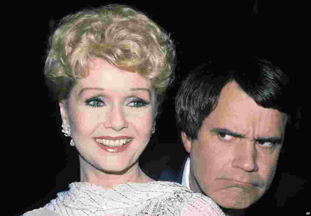 Actress Debbie Reynolds with comedian Rich Little in Los Angeles, March 20, 1982.