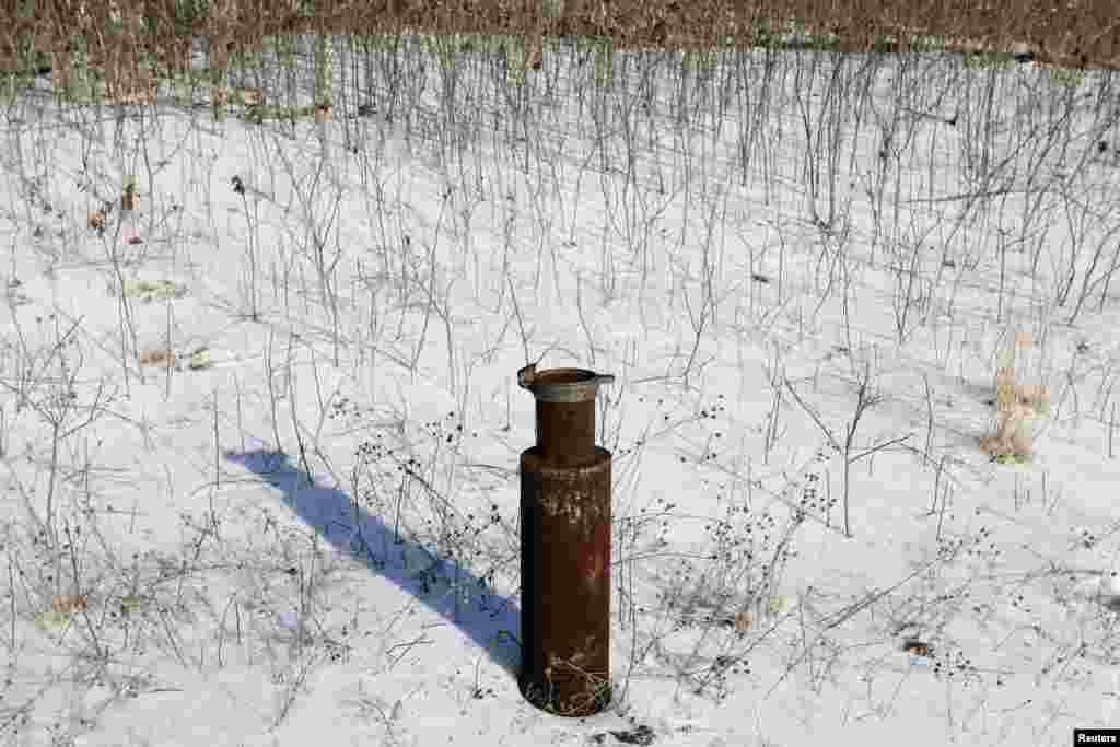 Ventilasi yang dipakai oleh Departemen Perlindungan Lingkungan Pennsylvania (DEP) untuk mengawasi kebakaran tambang batu bara bawah tanah dekat Centralia, Pennsylvania, 18 Desember 2007. (Reuters)