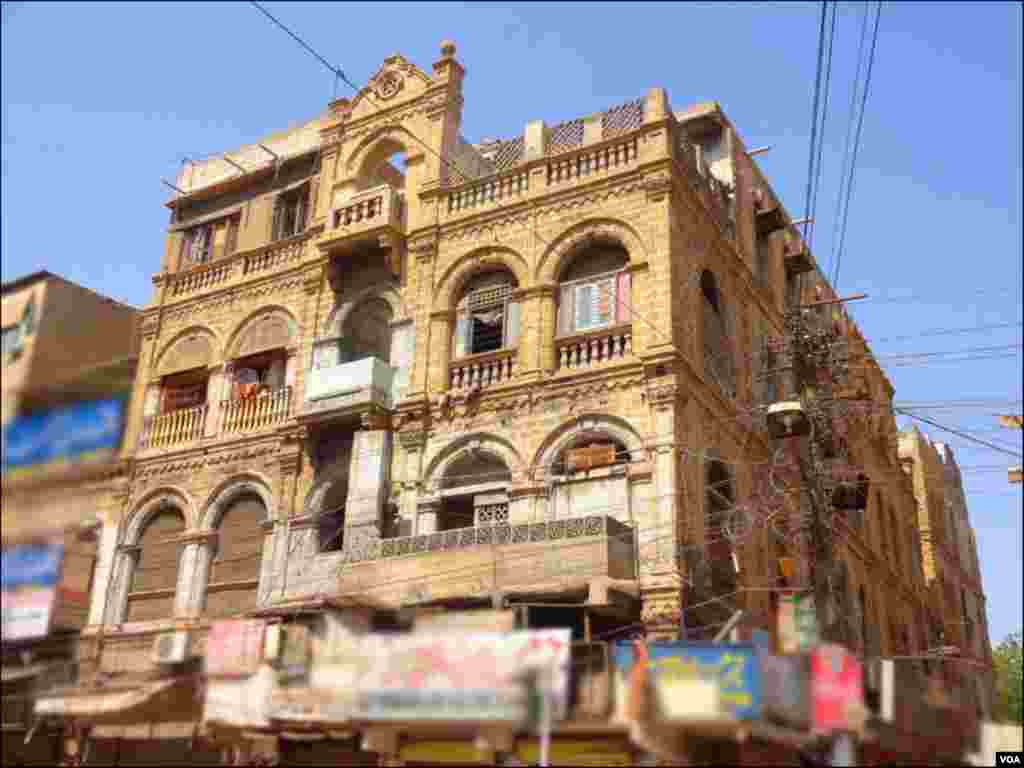 برصغیر دور سے قبل بنائی گئی کراچی کے لائٹ ہاوس پر قائم دو منزلہ عمارت