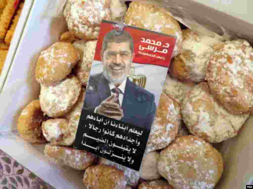 Protesters say they are making these Ramadan sweets, known as 'kaka', in honor of ousted President Mohamed Morsi who they want reinstated. (Heather Murdock for VOA)