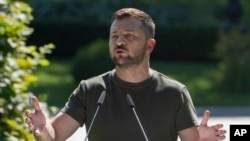 ARCHIVO - El presidente de Ucrania, Volodymyr Zelenskyy, habla en una conferencia de prensa en Kyiv, Ucrania, el 28 de julio de 2022. Foto AP.